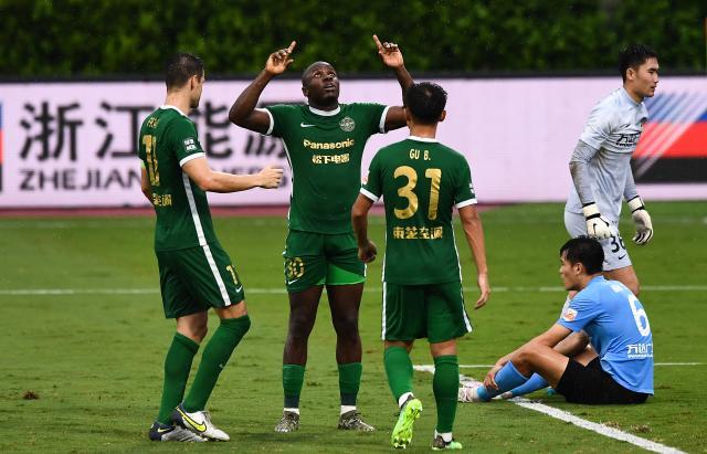 皇冠体育官网-浙江犀利战术反制大连人 谢晖：压着他们打有点难