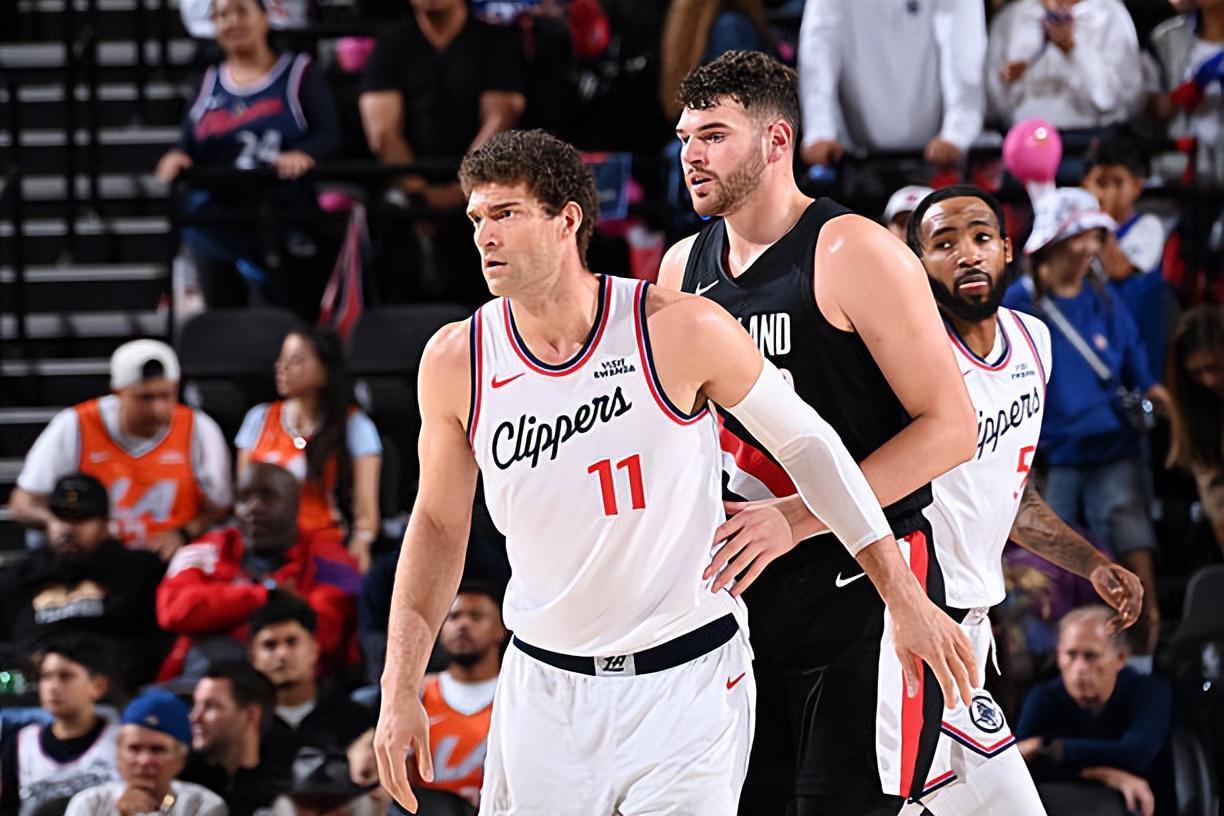 皇冠体育-看起来数据不差，实际上快船先发内线老将的场上效果很不理想？